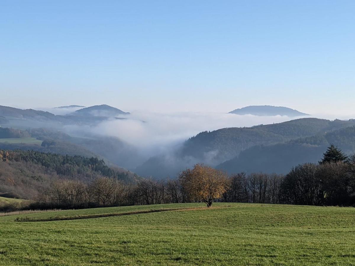 Ferienwohnungen Am Aeppelsberg Volkesfeld Luaran gambar