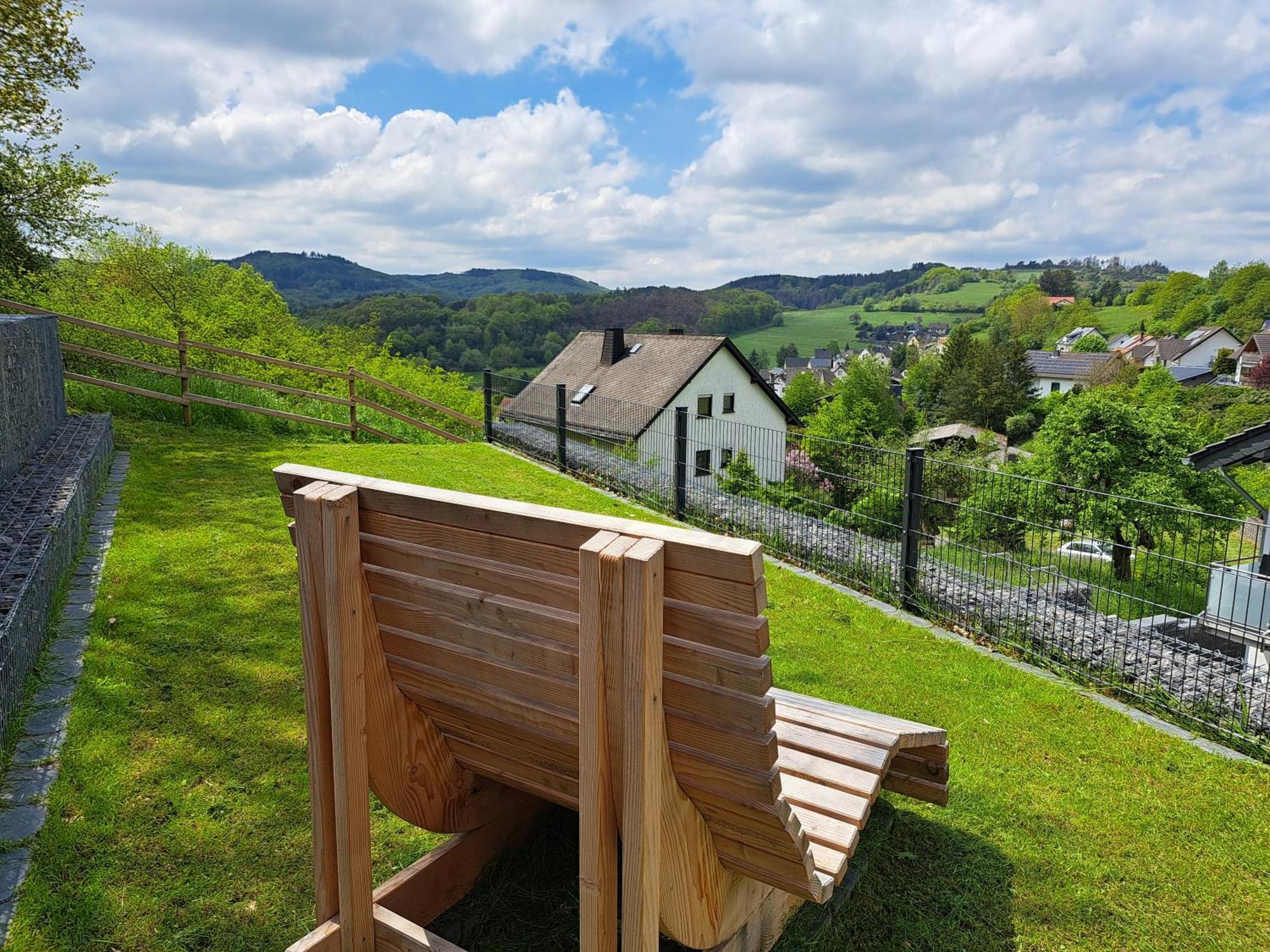 Ferienwohnungen Am Aeppelsberg Volkesfeld Luaran gambar